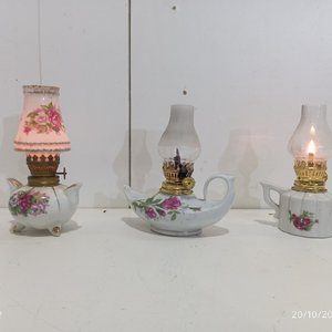Lote siguiente: Lote de 3 Mini Faroles a Kerosene de Cerámica con Motivos Florales