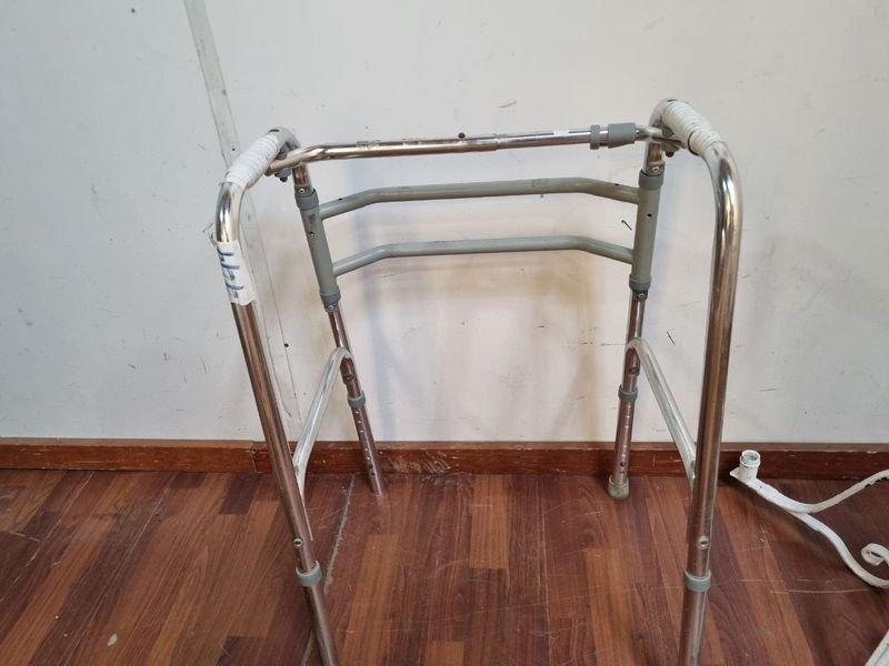 Colección de objetos antiguos y muebles - imagen 7