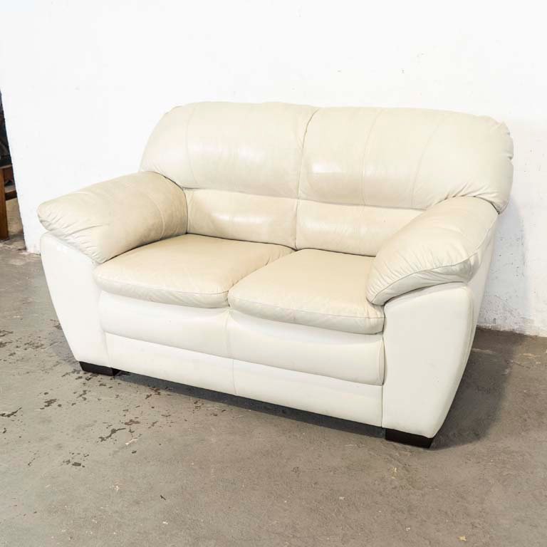 Lote siguiente: Sofá de cuero de dos cuerpos en buen estado