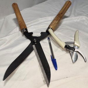 Set de Dos Tijeras Cora: Podadora Grande Dos Manos y Tijera de Poda con Resorte - imagen 3