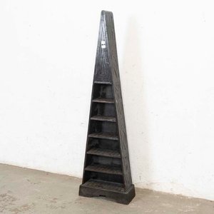 Estante Rústico Triangular de Cinco Niveles con Tallado Africano - imagen 1
