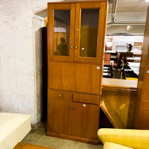 Lote anterior: Mueble Bar o Escritorio Antiguo de Madera con Puertas y Estantes