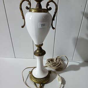 Lámpara de Mesa Antigua de Porcelana Blanca y Bronce - imagen 4