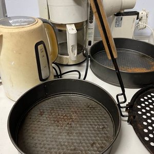 Lote de Electrodomésticos: Cafetera, Jarra Eléctrica, Tostadora Philips, Picadora Nappo y 2 Torteras - imagen 2