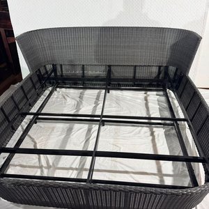 Camastro Ratan Sintético Gris Oscuro con Colchoneta y Almohadones - imagen 3
