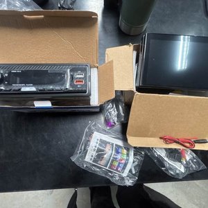 Lote siguiente: Radio para Auto Sin Marca ni Modelo con Pantalla Táctil