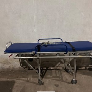 Camilla de Hospital Plegable con Ruedas y Cinturones de Seguridad - imagen 5