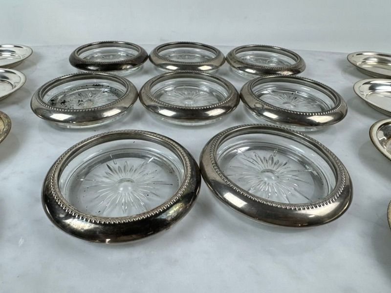 Posavasos con insertos de vidrio y esculturas de metal - imagen 2