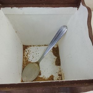 Conjunto de 8 Canastas Decorativas en Fibra Natural, Especiero Giratorio y Lata de Galletas - imagen 9