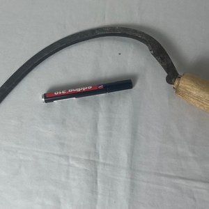Hoz Antigua con Mango de Madera - imagen 3