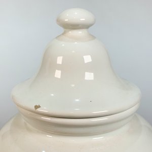 Par de Potes de Cerámica Blancos con Tapa Pináculo - imagen 3