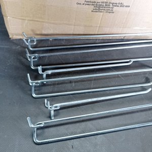 Más de 90 perchas en metal para exhibir en diferentes formas y tamaños.  - imagen 4