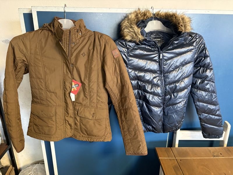 Dos Camperas: Marrón Talle 90 y Azul con Corderito Talle 85