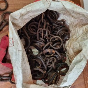 Lote de Cadenas y Argollas de Hierro Forjado con Óxido - imagen 2