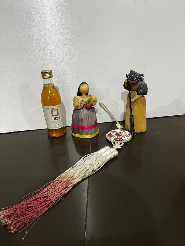 Colección de artículos decorativos y útiles - imagen 4