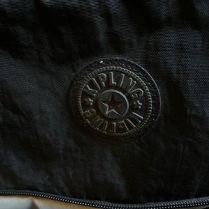 Valija Kipling Negra con Ruedas y Mango Extensible - imagen 4