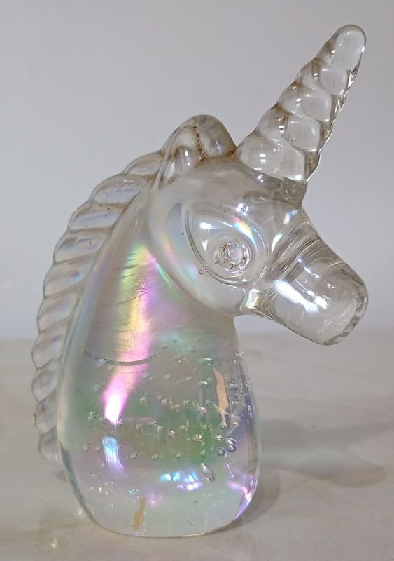 Pisapapeles de vidrio con forma de unicornio - imagen 2