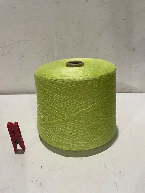 Lote anterior: Rollo de hilo grande con gancho rojo