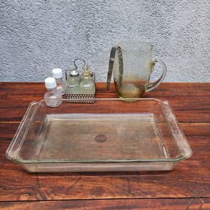 Lote siguiente: Fuente Rectangular Pyrex con Jarra y Saleros