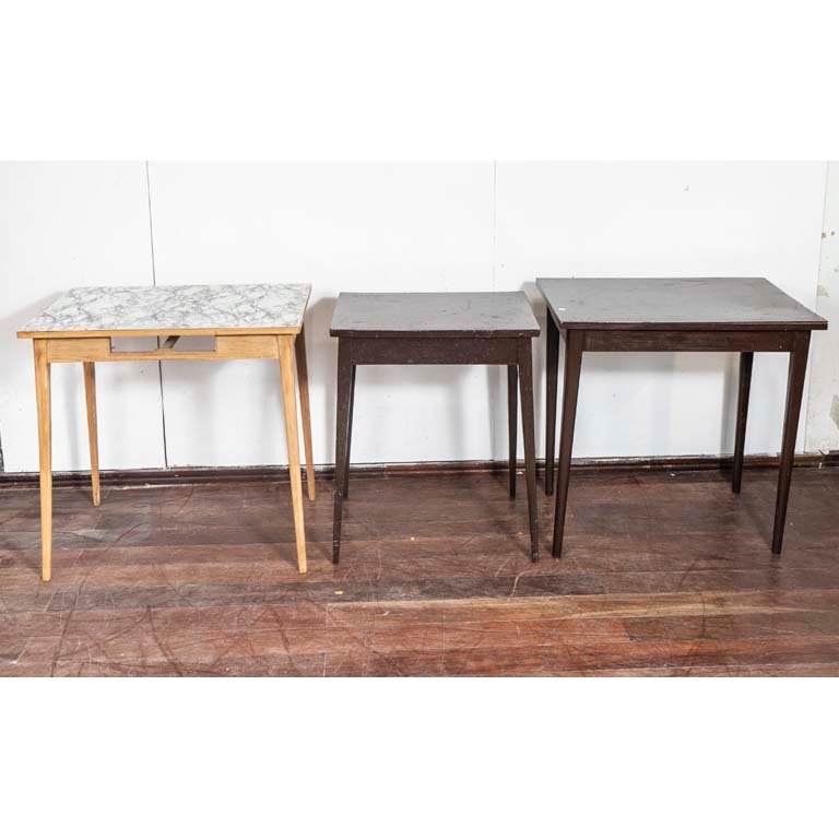 Lote anterior: Muebles de madera y mármol en venta