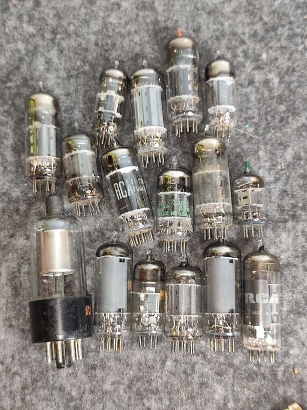 Lote de 16 Válvulas para Radio Antiguas RCA y Otras Marcas