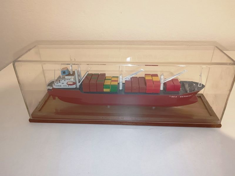 Maqueta de buque de carga uruguayo en vitrina de exhibición - imagen 5
