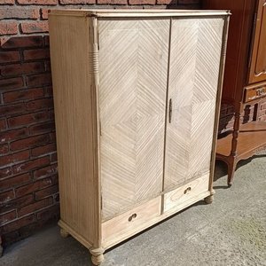 Aparador Estilo Inglés Enchapado en Raíz con Puertas y Cajones - imagen 3