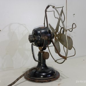 Ventilador de Mesa Antiguo Marelli Diana de Metal con Base Negra - No Funciona - imagen 3