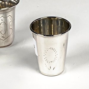 Tres Vasitos de Plata Polaca con Grabados - imagen 4