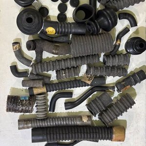 Lote de Fuelles y Mangueras de Goma para Automotor - imagen 4