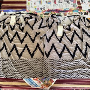 Lote siguiente: Blusa Nueva Talle M/L con Diseño Zigzag