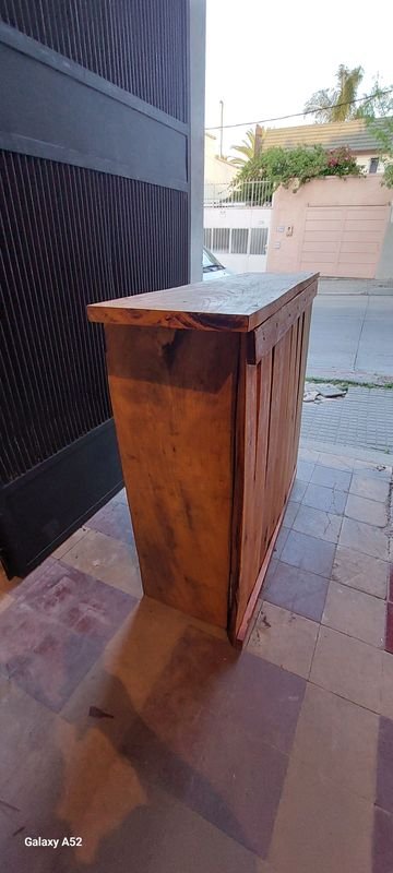 Mostrador tipo barra de madera para decoración y uso - imagen 6