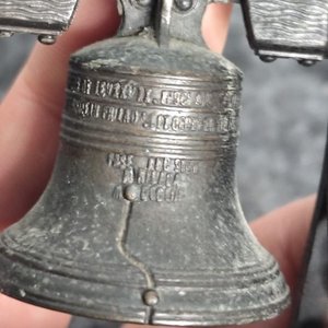 Réplica Campana de la Libertad "1776-1976" Antigua Metálica - imagen 2