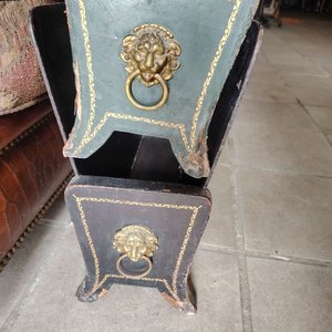 Lote de 2 Revisteros Estilo Libro con Bronce y Madera - imagen 2