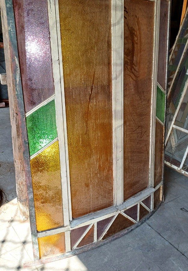 Ventana antigua curva con vidrio fantasía de colores - imagen 7