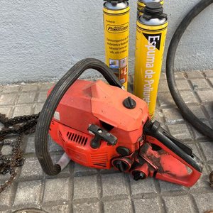 Motosierra a Repuesto con Accesorios: Espumas, Llave Francesa, Foco e Inflador - imagen 2