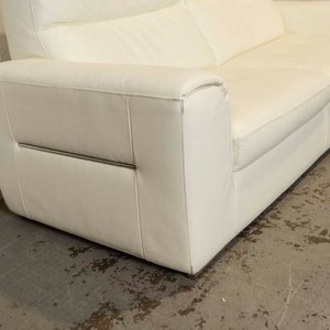 Sofá de Dos Cuerpos Blanco en Cuerina con Detalles - imagen 2