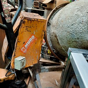 Hormigonera Naranja con Motor (No Funciona) - imagen 4