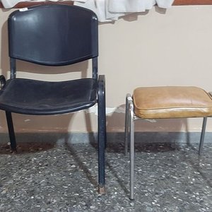 Lote anterior: Silla Negra de Caño y Banqueta Tapizada