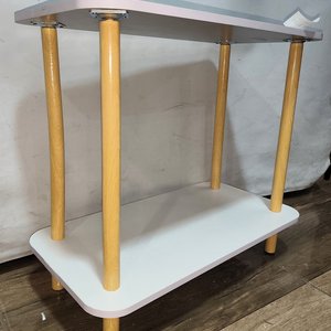 Mesa Auxiliar Blanca de 2 Pisos con Patas de Madera - imagen 4
