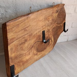Perchero Rústico de Madera con 3 Ganchos de Hierro - imagen 2