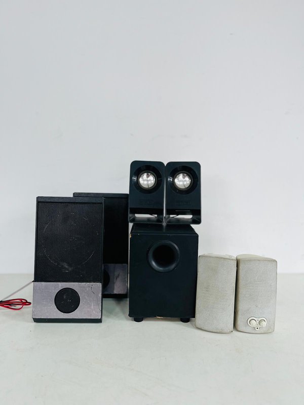 Lote de 7 Parlantes para PC en Negro y Gris - imagen 1