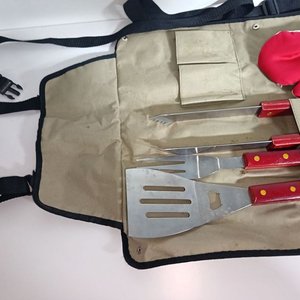 Set de Parrilla con Delantal y Utensilios - imagen 3