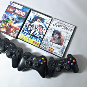 Lote de 4 Joysticks de Consola y 3 Videojuegos de PC en Caja - imagen 3