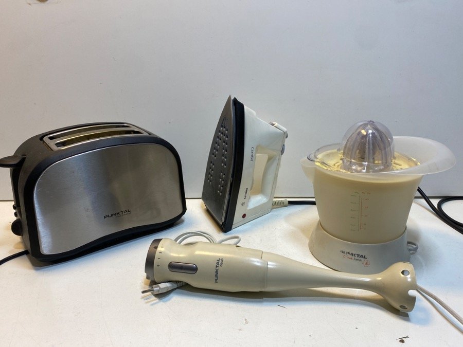 piezas: Tostadora Punktal, Plancha Philips, Mixer Punktal y Exprimidor Punktal