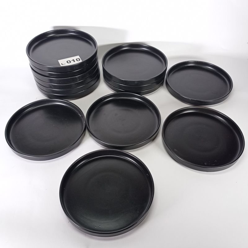 Platos de color negro Crofton - imagen 1