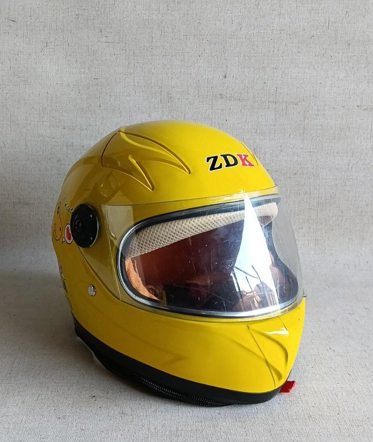 Casco Infantil Amarillo ZDK con Diseño de Dinosaurio