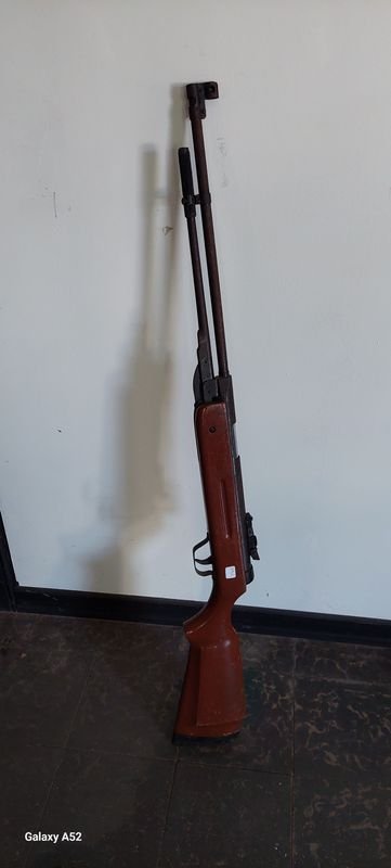 Lote anterior: Rifle de Fuerza Aérea con Caja y Longitud de Cañón