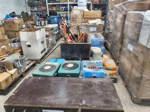 Lote de Artículos Varios: Herramientas, Materiales y Más - imagen 1