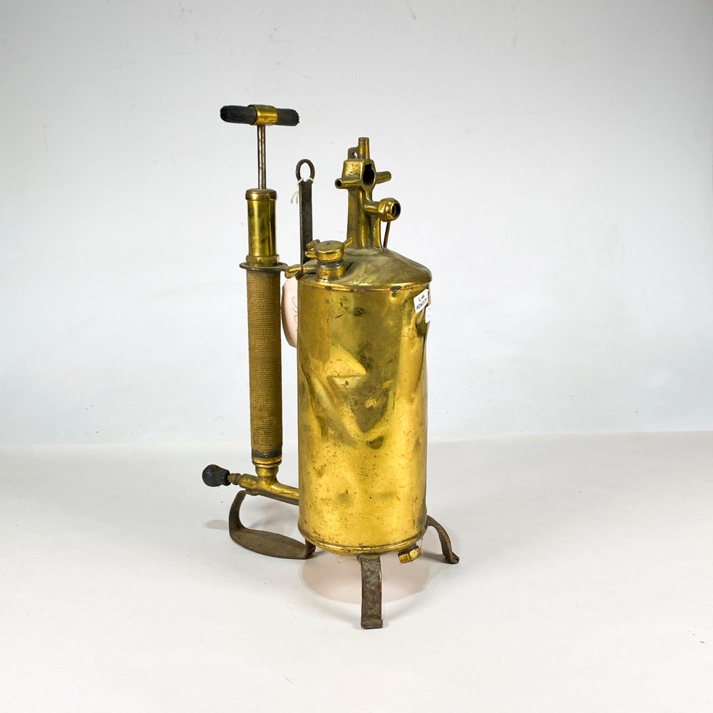 Lote siguiente: Tanque fumigador manual en bronce de 45 cm